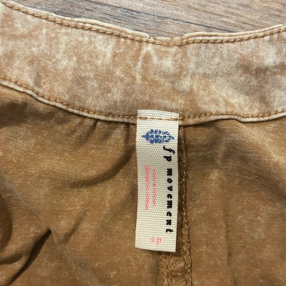 Free People Movement NEW women’s soft khaki tan cargo overalls
Size s - Picture 5 of 7